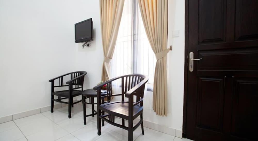 Seminyak Point Guest House Buitenkant foto