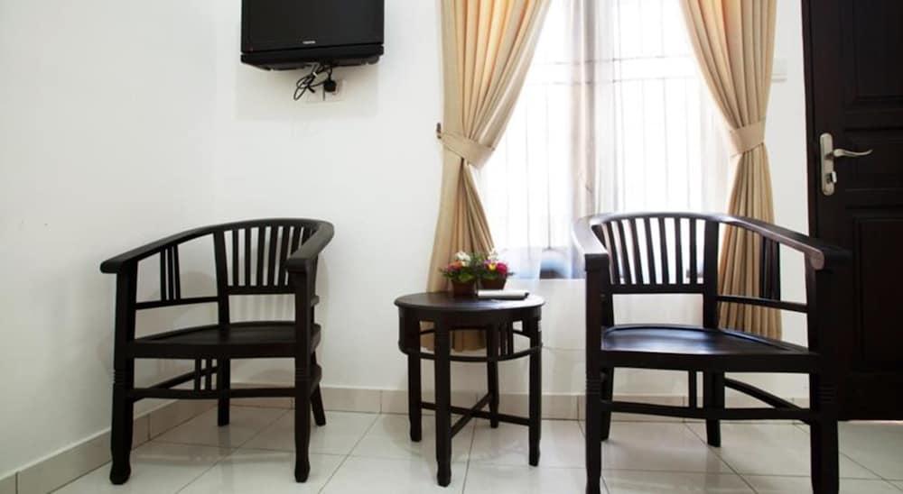 Seminyak Point Guest House Buitenkant foto