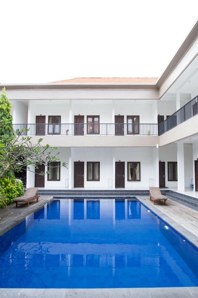 Seminyak Point Guest House Buitenkant foto