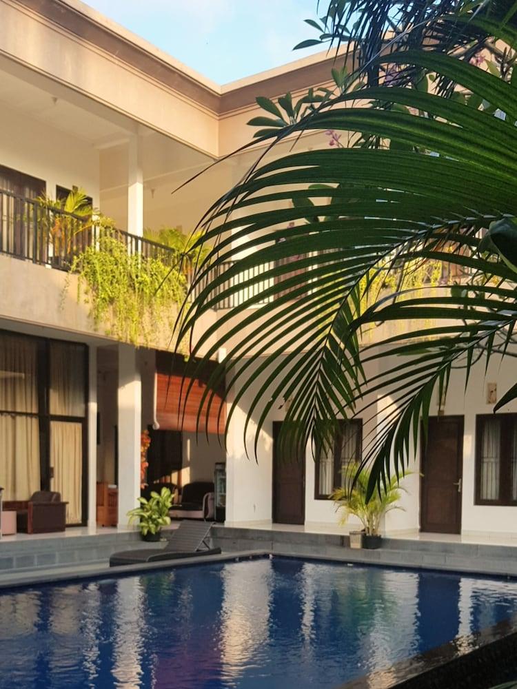 Seminyak Point Guest House Buitenkant foto
