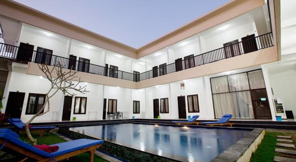 Seminyak Point Guest House Buitenkant foto