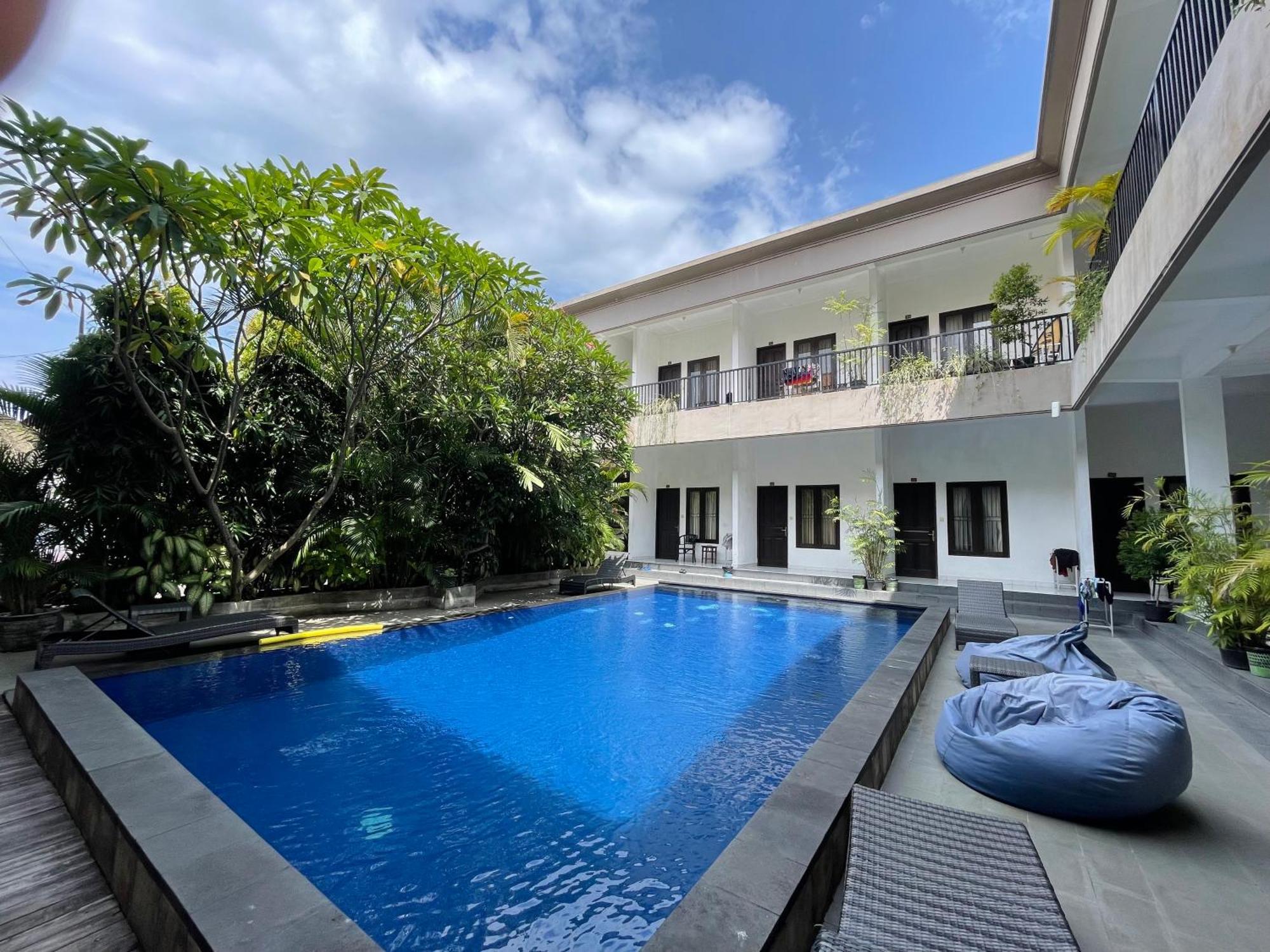 Seminyak Point Guest House Buitenkant foto