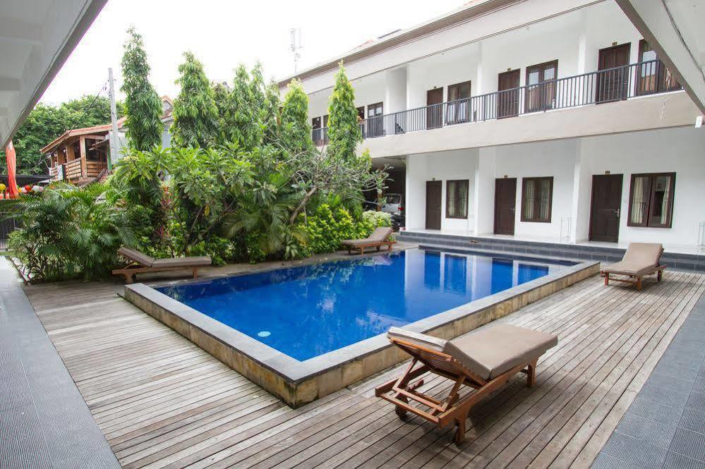 Seminyak Point Guest House Buitenkant foto